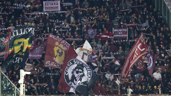 “Chi non salta è napoletano”, super festa per la Salernitana con i tifosi