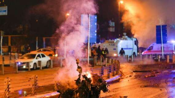 Terrore a Istanbul: esplosione all'esterno dello stadio del Besiktas. Almeno 15 morti 