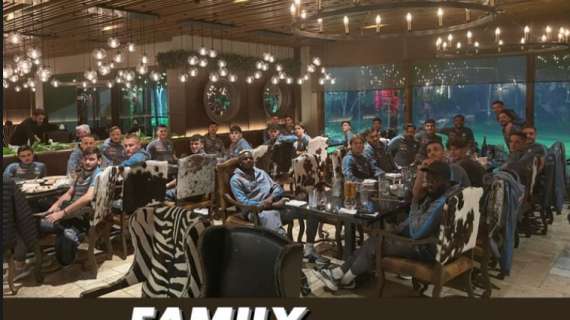 FOTO - "Family", lo scatto di Di Lorenzo con tutta la squadra ad Antalya