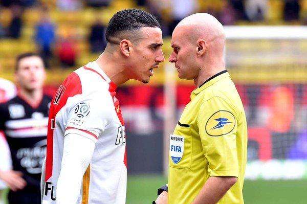 FOTO - Dirar sfida l'arbitro in stile Bonucci e becca 8 turni: il Monaco lo mette fuori rosa