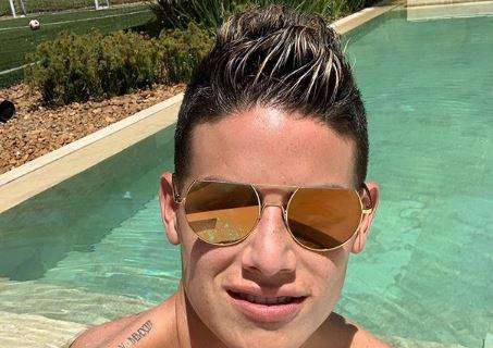 FOTO - James si gode le vacanze, scatto del colombiano nella sua Medellìn