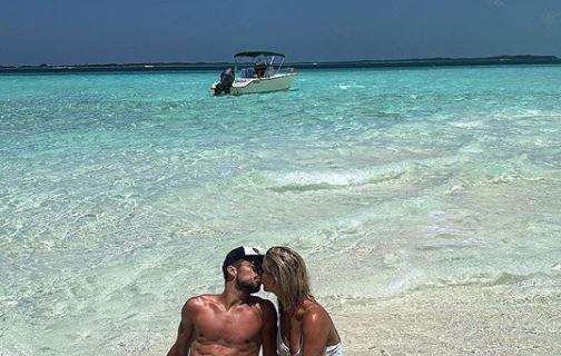 FOTO - Anniversario di matrimonio per Mertens e Kat, scatto romantico alle Bahamas