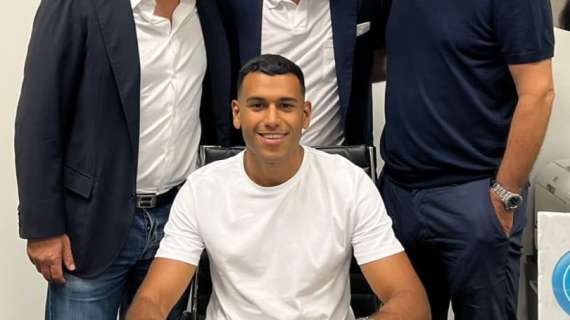 FOTO - Cheddira al Napoli! Il momento della firma