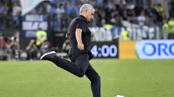 VIDEO - "Quando non hai il biglietto...", Mourinho scherza dopo l'espulsione col Napoli