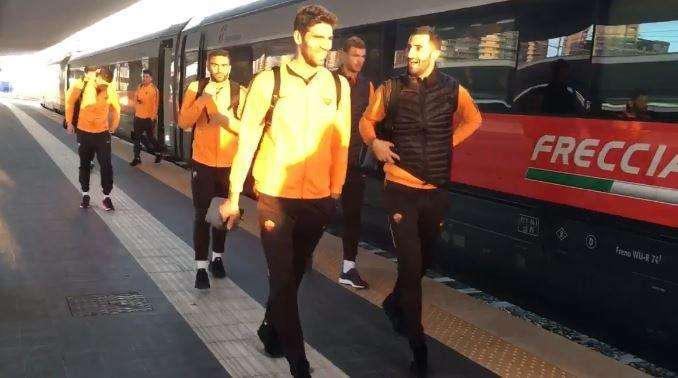 VIDEO - Roma partita dall'hotel, direzione San Paolo: "Tra poco saremmo allo stadio!"