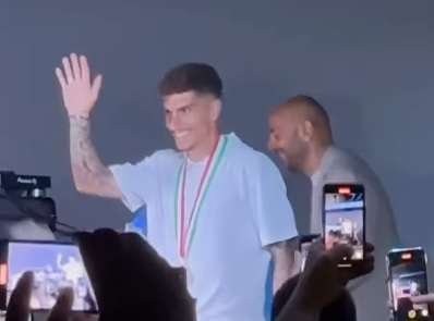 VIDEO - Di Lorenzo festeggiato a Ghivizzano: "Il merito dell'uomo che sono va alla mia famiglia"