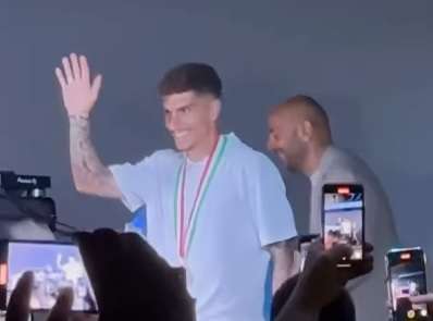 VIDEO – Di Lorenzo festeggiato a Ghivizzano: “Il merito dell’uomo che sono va alla mia famiglia”