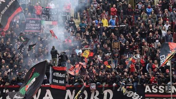 Caos a Foggia, incendiata la porta di casa del capitano Gentile. Il sindaco: "Criminali e balordi!"