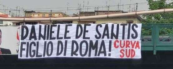 Vergogna a Roma: esposto striscione inneggiante l'ultrà che uccise Ciro Esposito