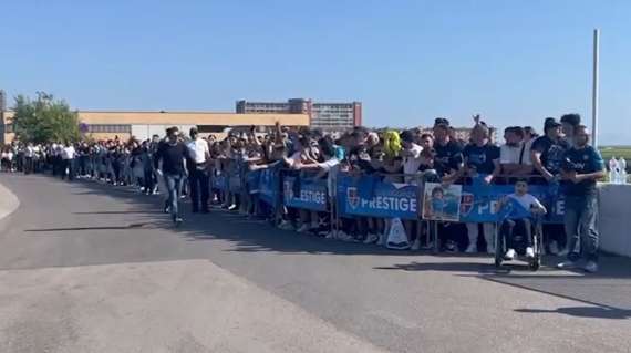 Che entusiasmo a Castel Volturno: il gesto di Conte con i tifosi