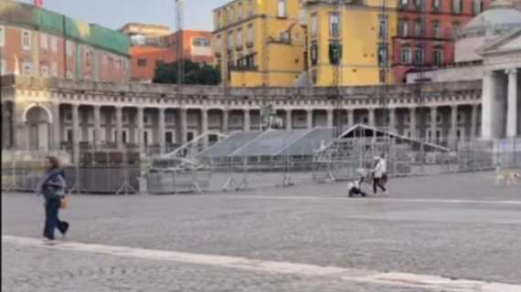 Napoli-Cagliari, si lavora a Piazza del Plebiscito: maxi-schermi installati
