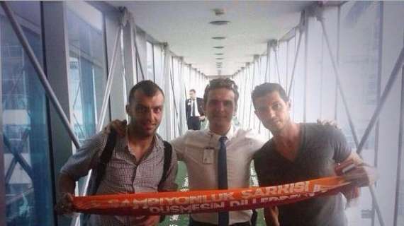 FOTO - Pandev e Dzemaili al Galatasaray, eccoli appena arrivati in Turchia