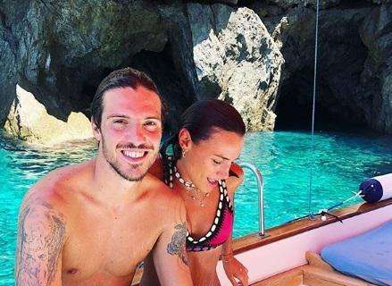 FOTO - Verdi, relax partenopeo  a Capri insieme alla fidanzata Laura: "Meraviglia!"