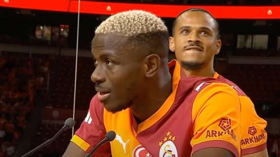Galatasaray, Osimhen presentato prima dell'amichevole contro la Lazio
