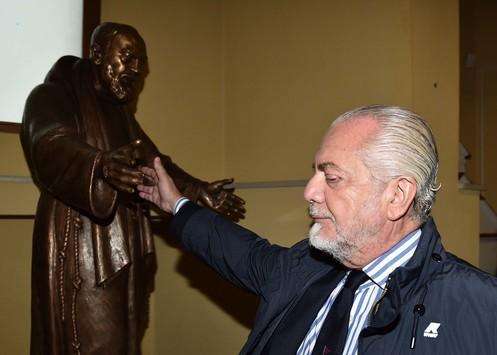 FOTO - De Laurentiis riceve il premio Padre Pio da Pietrelcina: "Il suo spirito d'amore mi ha sempre guidato"