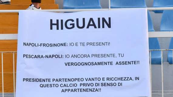 FOTO - Striscione contro Higuain: "Tu vergognosamente assente a Pescara"