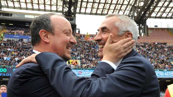 FOTO TN - Splendido gesto di Benitez e Reja: un abbraccio tra il Napoli del passato e quello del futuro