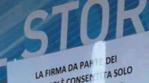 Polemica social (ingiustificata) sugli autografi allo Store SSCN di Dimaro: ogni giorno lunghe sessioni d'autografi "senza acquisti"