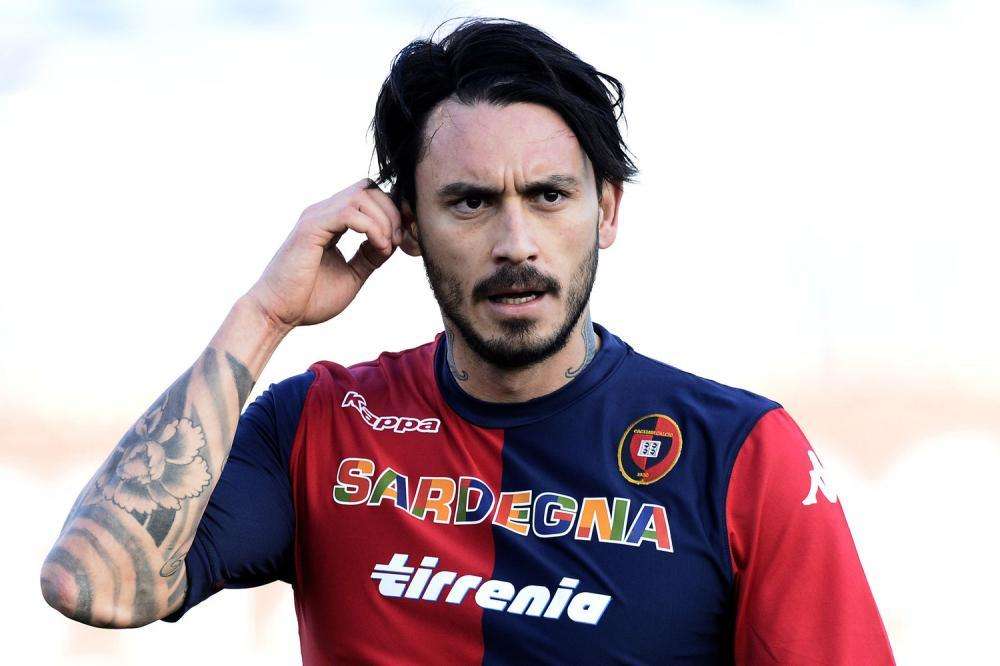Lo splendido gesto di Pinilla: gol in Cile, poi la dedica in lacrime per Astori