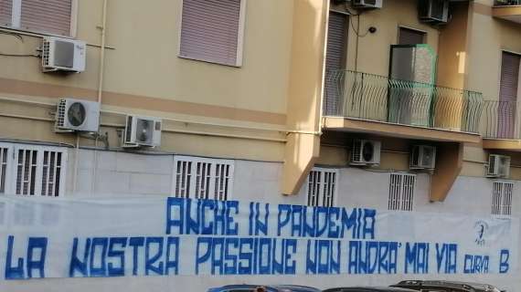 FOTO - "Anche in pandemia la nostra passione non andrà mai via", lo striscione della Curva B