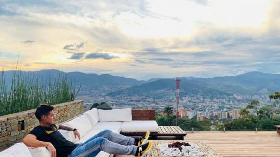 FOTO - Relax per James in Colombia, splendido scatto con il paesaggio di Medellìn