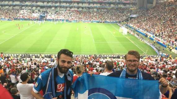 FOTO - Anche a Euro 2016 si tifa Napoli: maglie e vessilli azzurri al Velodrome di Marsiglia