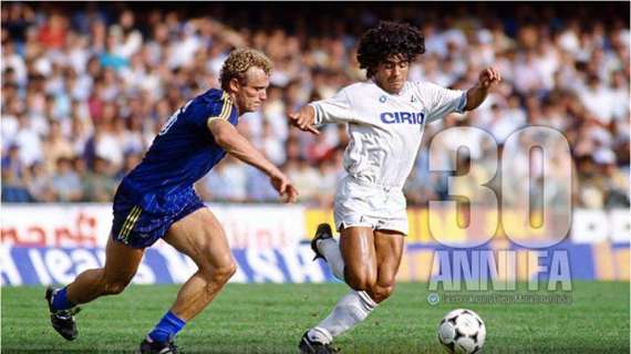 FOTO - Maradona ricorda il suo esordio in Serie A: "30 anni fa, contro il Verona..."
