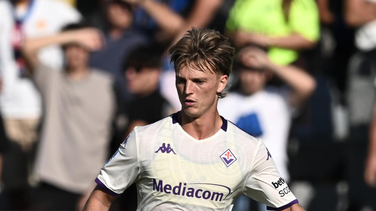 Fiorentina-Bologna, le formazioni: Gudmundsson dal 1'. Fabbian sostituisce Odgaard