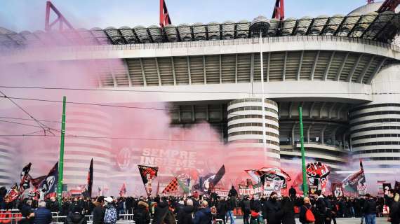 VIDEO - Derby di Milano, in migliaia all'esterno di San Siro: interviene la polizia