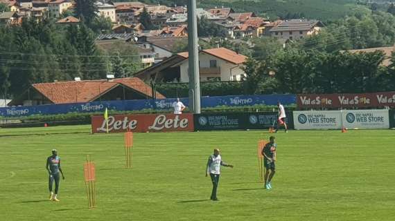 FOTO TN - Posizione inedita per Petagna: Spalletti lo prova con Osimhen in allenamento