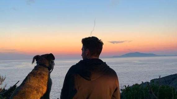 FOTO - Mertens si gode Capri, scatto al tramonto in compagnia di Juliette 