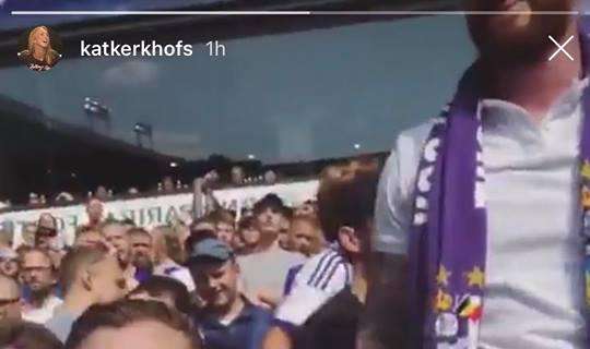 VIDEO - Lady Mertens versione ultras per l'Anderlecht: allo stadio cori e birra in curva