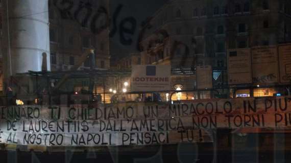 FOTO TN - Striscione in città: "S. Gennaro fa che ADL dall'America non torni più"