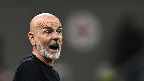 Pioli in Napoli-Milan non commentò l’arbitro, ora invece protesta: “Fuorigioco e fallo di mano…”