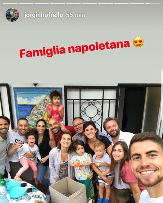 FOTO - Jorginho aspetta il City, oggi pranzo con la sua 'famiglia napoletana': è l'addio?