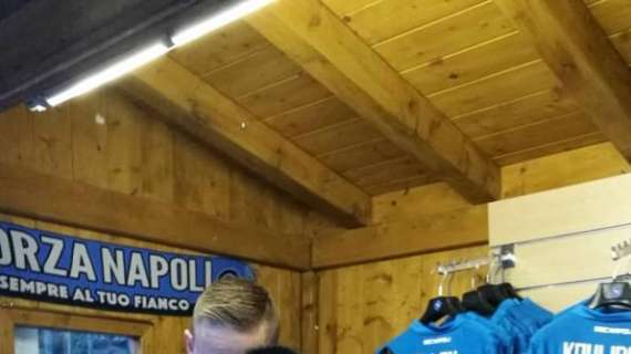 FOTOGALLERY- Ounas e Rog firmano autografi ai tifosi: in centinaia comprano la nuova maglia in piazza
