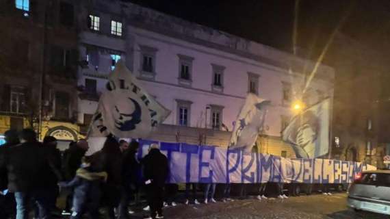 VIDEO - Spalletti arriva in hotel in Panda: i tifosi accolgono anche lui