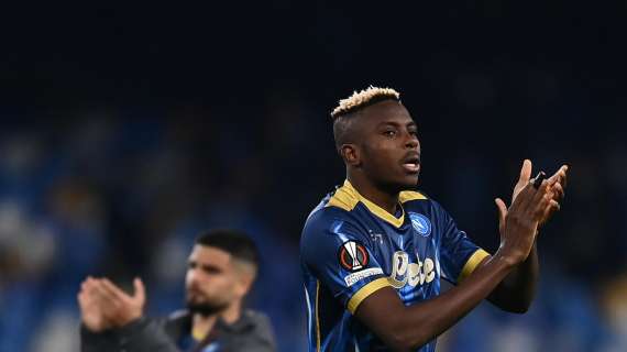 Osimhen il migliore per i quotidiani: "Unico a salvarsi e mettere paura al Barcellona"