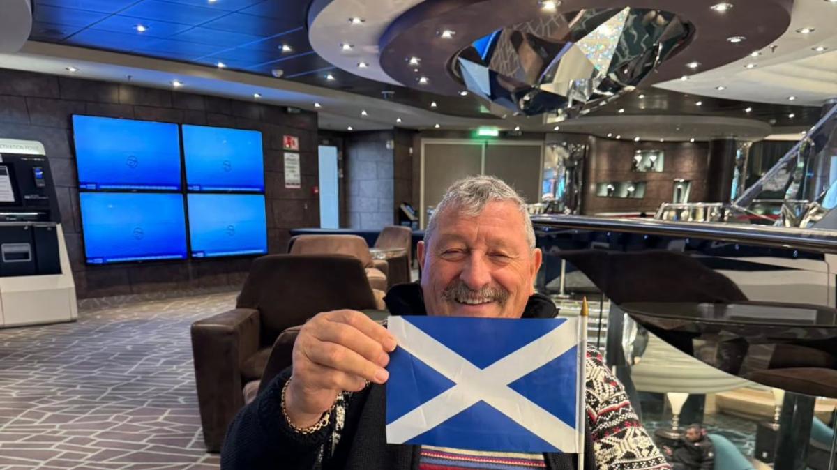 Starace scrive a McTominay: "In bocca al lupo per il Mondiale". E Scott risponde