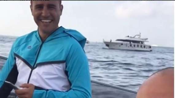 VIDEO - Paolo Cannavaro prende in giro Fabio in barca: "Guardate, ha il pezzotto!"