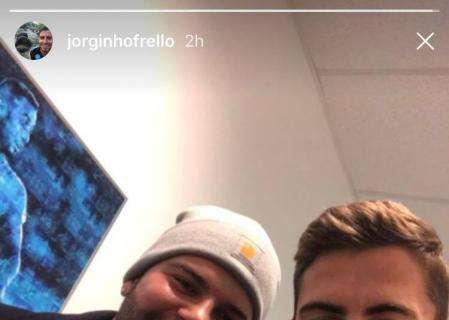 FOTO - Jorginho in coppia con Genny Savastano: "Guarda chi c'è qui!"