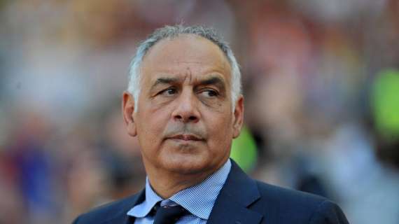 VIDEO - Roma, festa Pallotta: il presidente si tuffa nella fontana di Piazza del Popolo