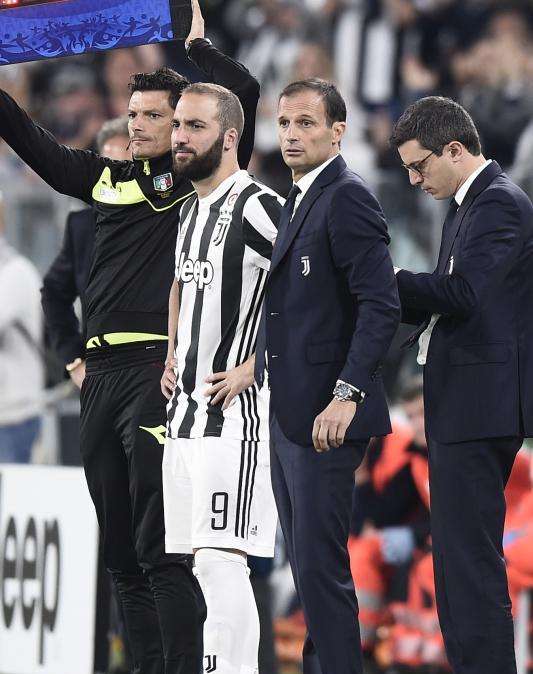 Higuain poco sereno a Premium: "Uno dei momenti più belli in carriera. Tuttosport? Cambia veloce opinione..."