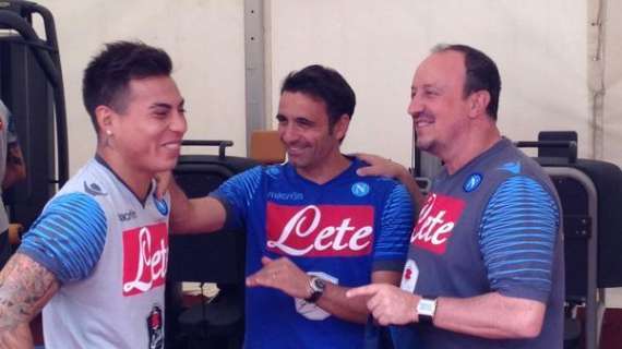 FOTO – Benitez e Pecchia con Vargas, cordialità e affetto tra il tecnico e Turboman a Dimaro