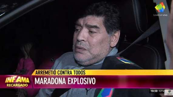 VIDEO - Maradona fa fatica a parlare durante un'intervista in Argentina: pesanti attacchi all'Afa