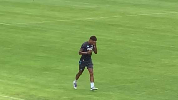 Il pubblico lo incita: Neres arranca ma non molla!
