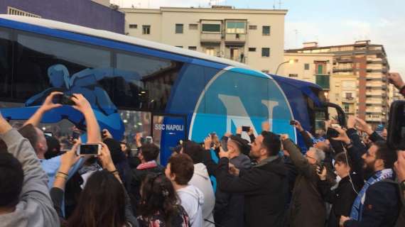 FOTO&VIDEO TN - Napoli accolto al San Paolo da migliaia di tifosi, entusiasmo alle stelle: "Devi vincere!"