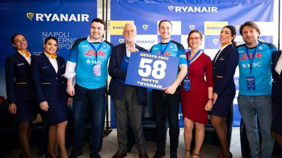 FOTO - Ryanair tifa Napoli! Annunciate nuove rotte coi dirigenti vestiti d'azzurro