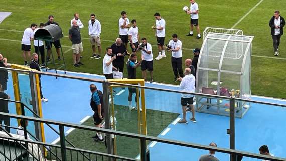 FOTO TN - Ecco Jens Cajuste in azzurro! Il nuovo centrocampista è al Patini: abbraccio con ADL