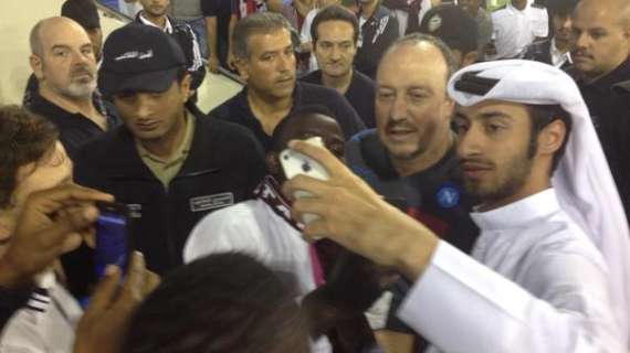 FOTOGALLERY - Napoli-mania a Doha: foto ed autografi per gli azzurri dopo l'allenamento